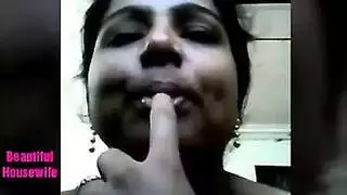 مثلي زوجة هندية تحب ديك أسود ضخمة داخل فمها قرنية حتى نائب الرئيس