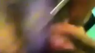 سمراء الفلبينية Pussu يأخذ الديك العملاق في مهبله ويبتلعه بعمق