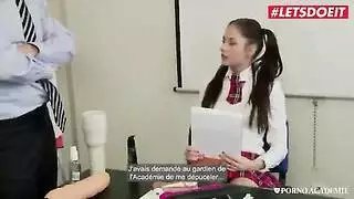 تحريضية الرومانية فتاة المدرسة مارس الجنس مثل مجنون من قبل معلمتها