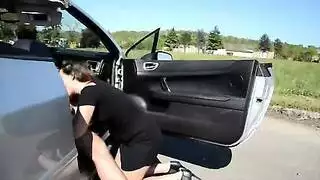 الجنس الحقيقي في السيارة مع امرأة لطيفة