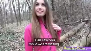 فتاة روسية سكسي تمص الزب و تتناك في الغابة
