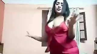 شرموطة مصرية بترقص لحبيبها
