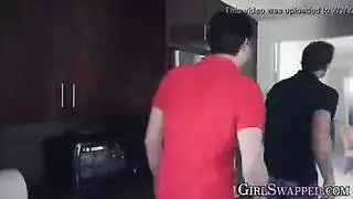 مفلس شقراء ليزا شان مارس الجنس في مطبخها.