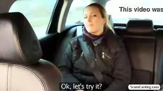 زوج الديوث زوجة مص ديك في السيارة صديقة الهواة البريطانية تمتص ديك ثم يحصل مارس الجنس